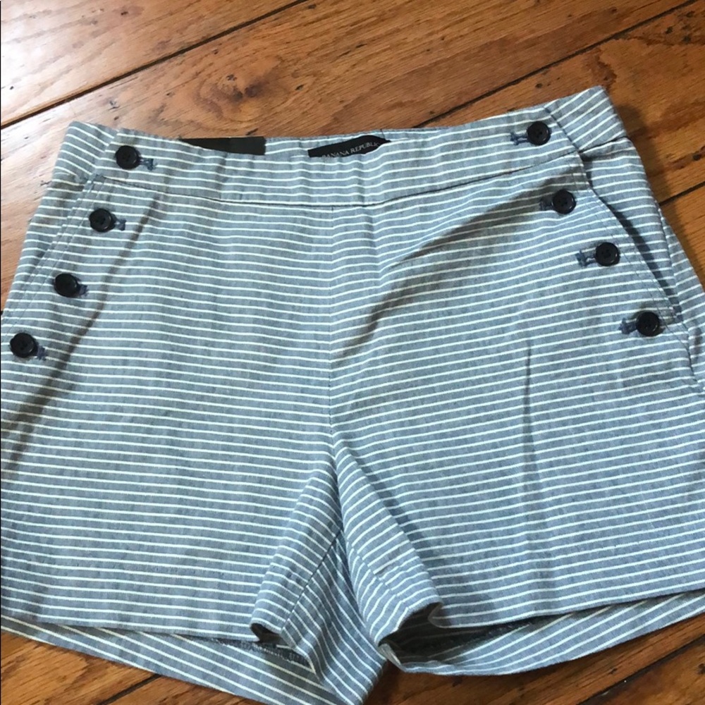 Banana Republic 4” Short Size 2